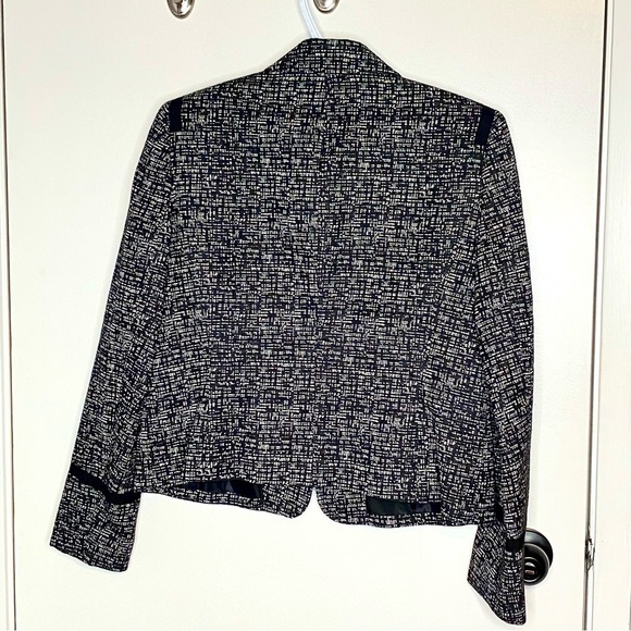 ANN KLEIN Women's Black and White Jacket with Bows at the Front - Picture 8 of 16